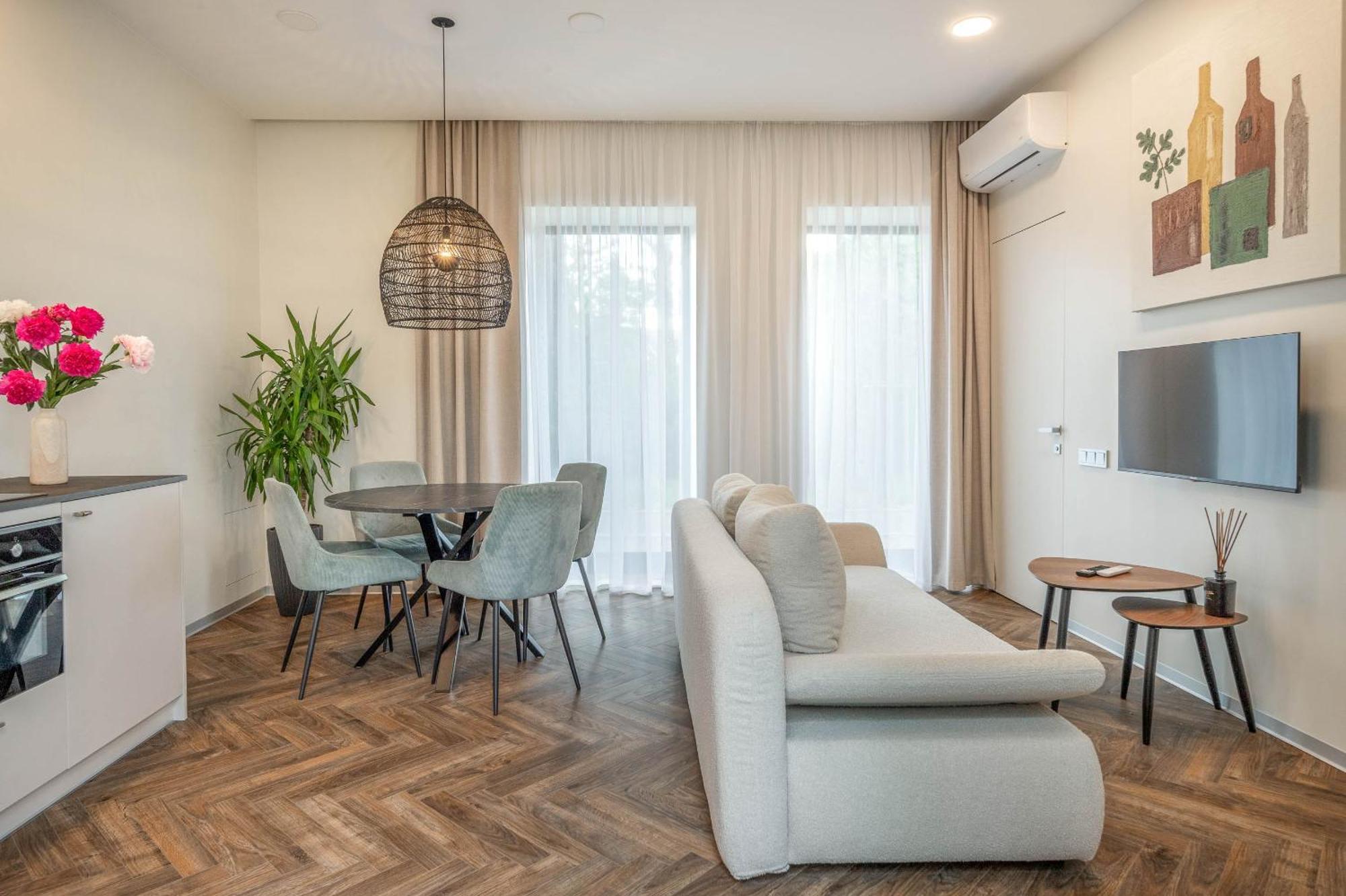 Green House Downtown Apartments With Private Free Parking And Bike Storage Klaipėda Eksteriør billede